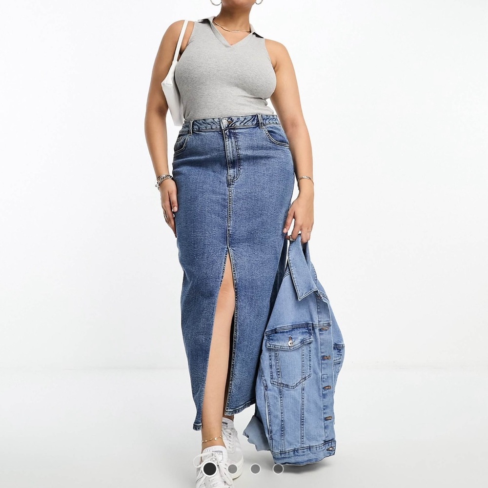 NWOT asos curve denim skirt - so cute! This runs big would fit 18/20